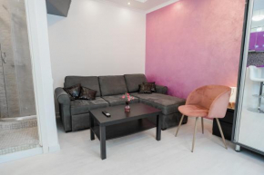 Ultra Central White & Lila Studio
